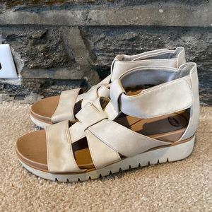 Dr.Scholls wedge sandals